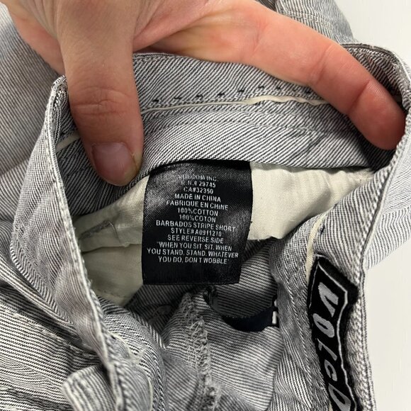 Vintage Volcom Men's Flat Front Casual Shorts 29745 V barbados stripped size 32 - Picture 8 of 10